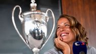 Šťastná Barbora Strýcová po návratu z Wimbledonu 2019. Pětinásobná fedcupová vítězka a držitelka bronzové medaile z olympijských her tehdy přidala sladkou tečku na svou výjimečnou kariéru.