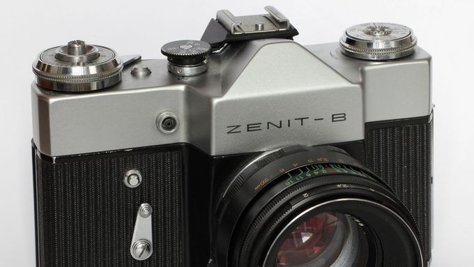 Starý Zenit B s objektivem Helios si ještě pamatuje řada fotografů, kteří začínali s focením na černobílý film.