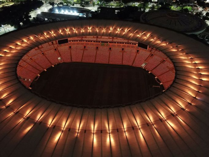 Fanoušci truchlí nad smrtí Pelého - stadion Maracaná