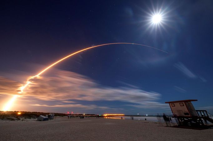 Sonda Solar Orbiter zachytila první snímky Slunce.