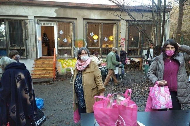 Pracovnice z organizace pro bezdomovkyně: Na salát a řízek se ženy zastaví