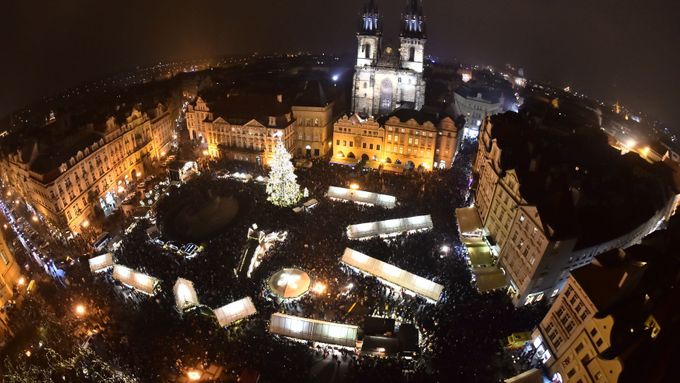 Rozsvěcování vánočního stromu na Staroměstském náměstí v Praze.