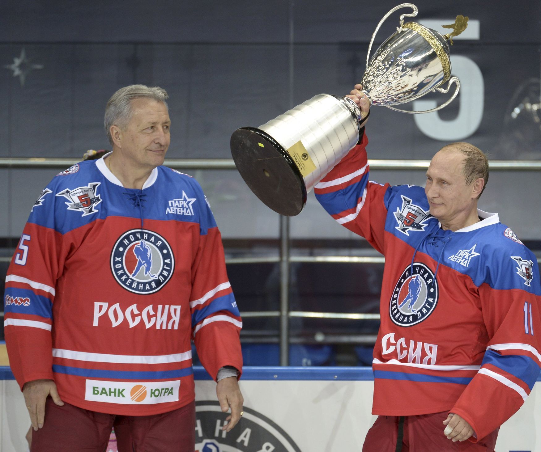 Putin slavil narozeniny na ledě