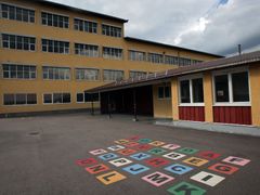 Tady chodil Breivik do školy.