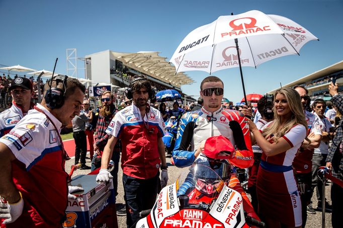 Grid girls na závodě MotoGP v Austinu - Jack Miller