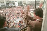 A pod kotlem je třeba přikládat. Březen 1996, Rath přivádí na demonstraci v rámci akce "Titanik" na Václavské náměstí skoro 20 tisíc lékařů. Zrodil se vůdce.