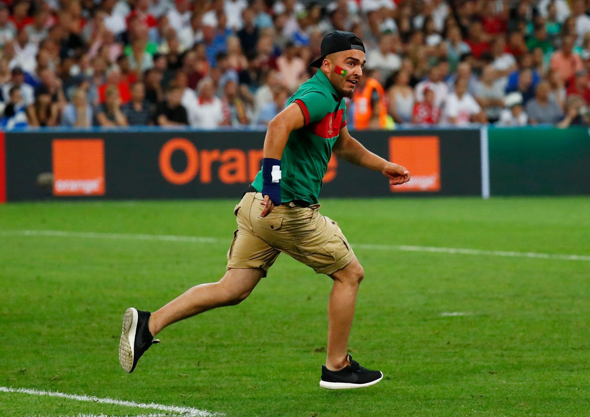 Euro 2016, Polsko-Portugalsko: portugalský výtržník na hřišti