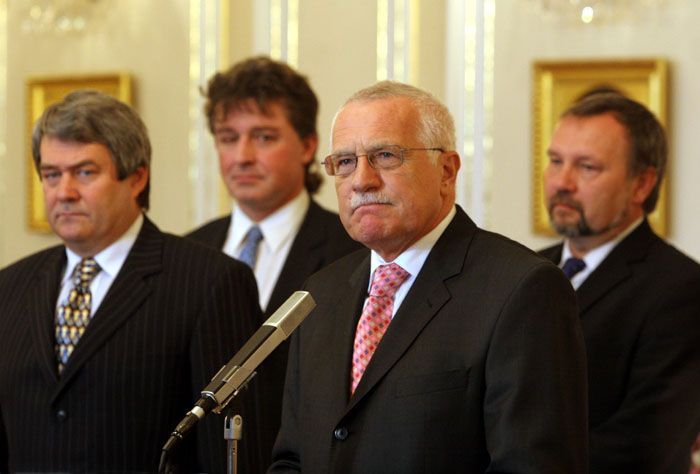 Prezident Klaus a zástupci KSČM na tiskovékonferenci po společném jednání