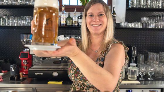 "Do roka ha do dna." Sládková z Domažlic vaří "hipu a hale", ale i Kozinovo pivo