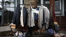 A rack of clothes sits outside a home destroyed by Hurricane Sandy in the New Dorp section of the south shore of Staten Island, in New York City, November 7, 2012. A potent Nor'easter, or Northeaster storm, descended on the area Wednesday where many low lying shore areas including Midland Beach were under evacuation orders as the storm packing high winds rain and snow approached the New York area just over a week after Hurricane Sandy. REUTERS/Mike Segar (UNITED STATES - Tags: DISASTER ENVIRONMENT) Published: Lis. 7, 2012, 10:20 odp.