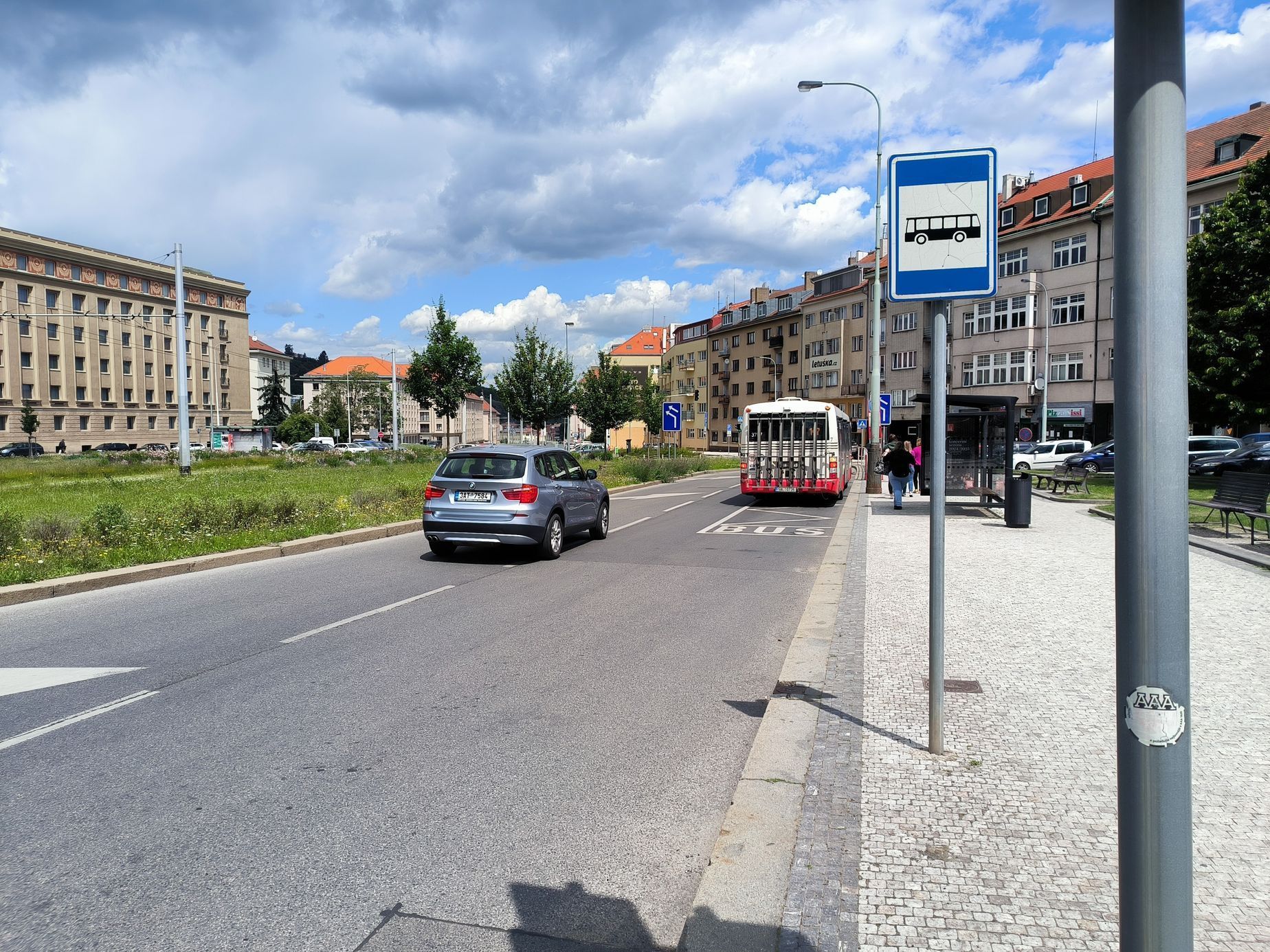Autobusová zastávka MHD - dopravní značka