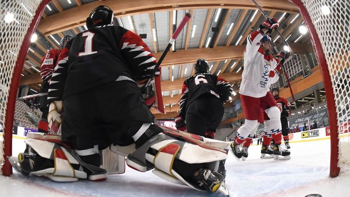 Puk je v japonské síti, radost českých hokejistek může vypuknout