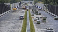 Výstavba obchvatu Třince na silnici 1/11, která je hlavním tahem z Moravy na Slovensko.