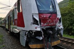 Na Slovensku se u Žiliny srazily vlaky. Desítky lidí se zranily, čtyři těžce