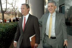 Bývalému šéfovi Enronu byl snížen trest vězení o 10 let