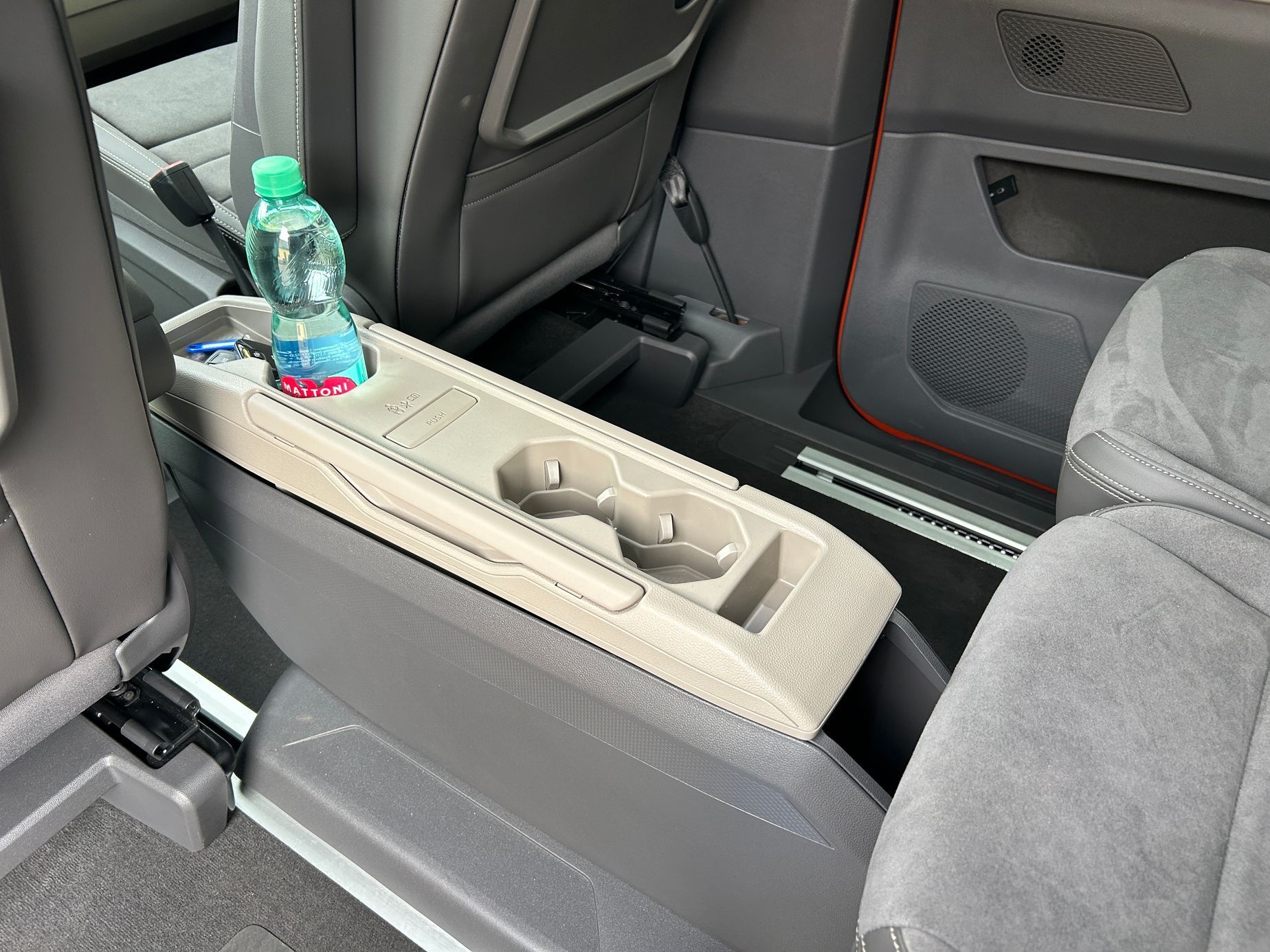 VW T7 Multivan spací box