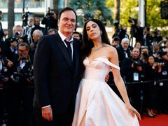 Quentin Tarantino s manželkou Daniellou Pick vloni na festivalu ve francouzském Cannes.