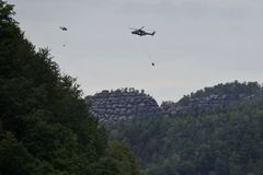 V národním parku České Švýcarsko opět hoří les, hasiči budou požár hlídat přes noc