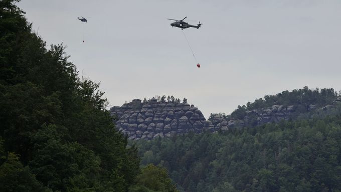 Foto z požáru v Českém Švýcarsku v roce 2022.
