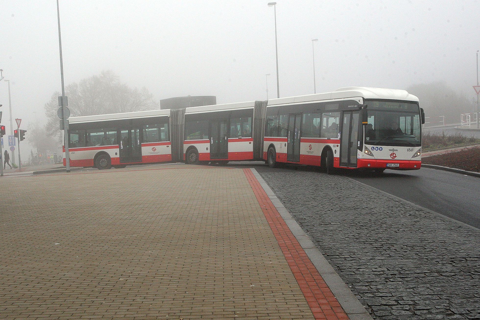 Dvoukloubový autobus