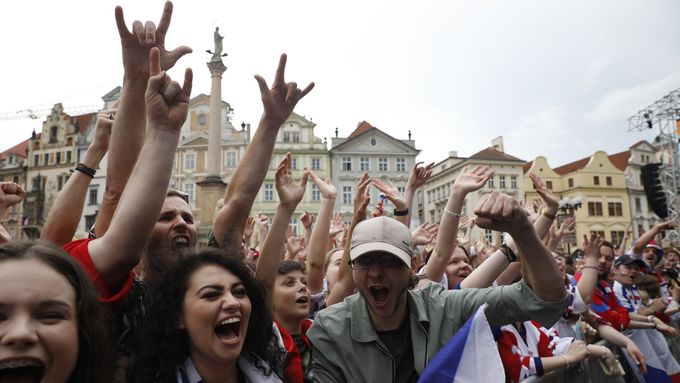 Čeští hokejisté slavili na Staroměstském náměstí s fanoušky titul mistrů světa