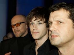 Režisér Peter Webber, hlavní hrdina Gaspard Ulliel a komparsista Marek Vašut na premiéře filmu Hannibal - Zrození.