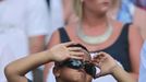 A child reacts during a commemoration service for the 10th anniversary of the Bali bombing in Garuda Wisnu Kencana (GWK) cultural park in Jimbaran, Bali October 12, 2012. Eighty-eight Australians were among the 202 people killed in the attacks on the Sari Club and Paddy's Bar at the popular tourist area of Kuta on October 12, 2002. REUTERS/Beawiharta (INDONESIA - Tags: ANNIVERSARY POLITICS) Published: Říj. 12, 2012, 5:49 dop.