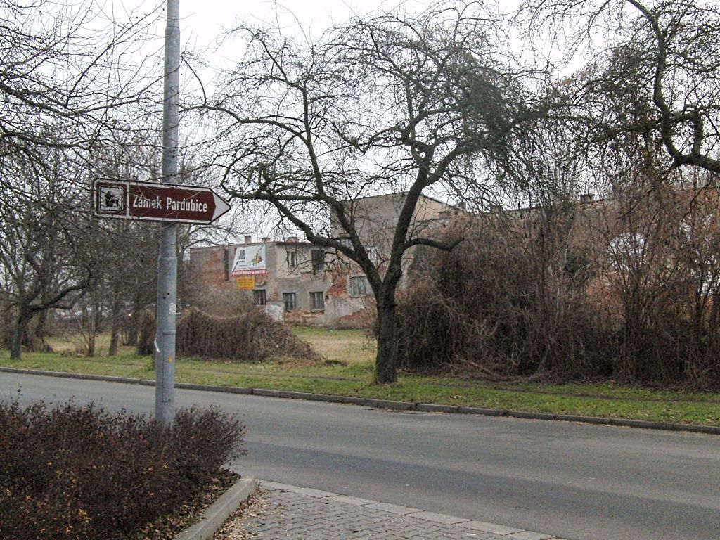 Demolice nedostavěné haly ČSTV - Pardubice