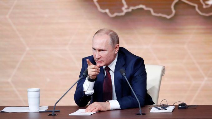 Ruský prezident Vladimir Putin při své pravidlné "velké" tiskové konferenci, ta letošní byla v pořadí již patnáctá
