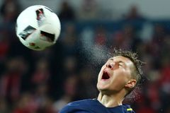 Lipsko nestáhlo náskok Bayernu, na Schalke remizovalo 1:1