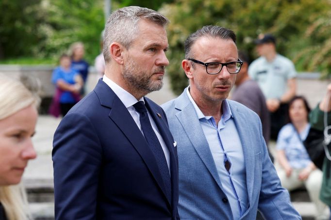 Budoucí slovenský prezident Peter Pellegrini dorazil před nemocnici v Banské Bystrici, kde se po útoku nachází premiér Robert Fico, snímek z 16. května 2024.