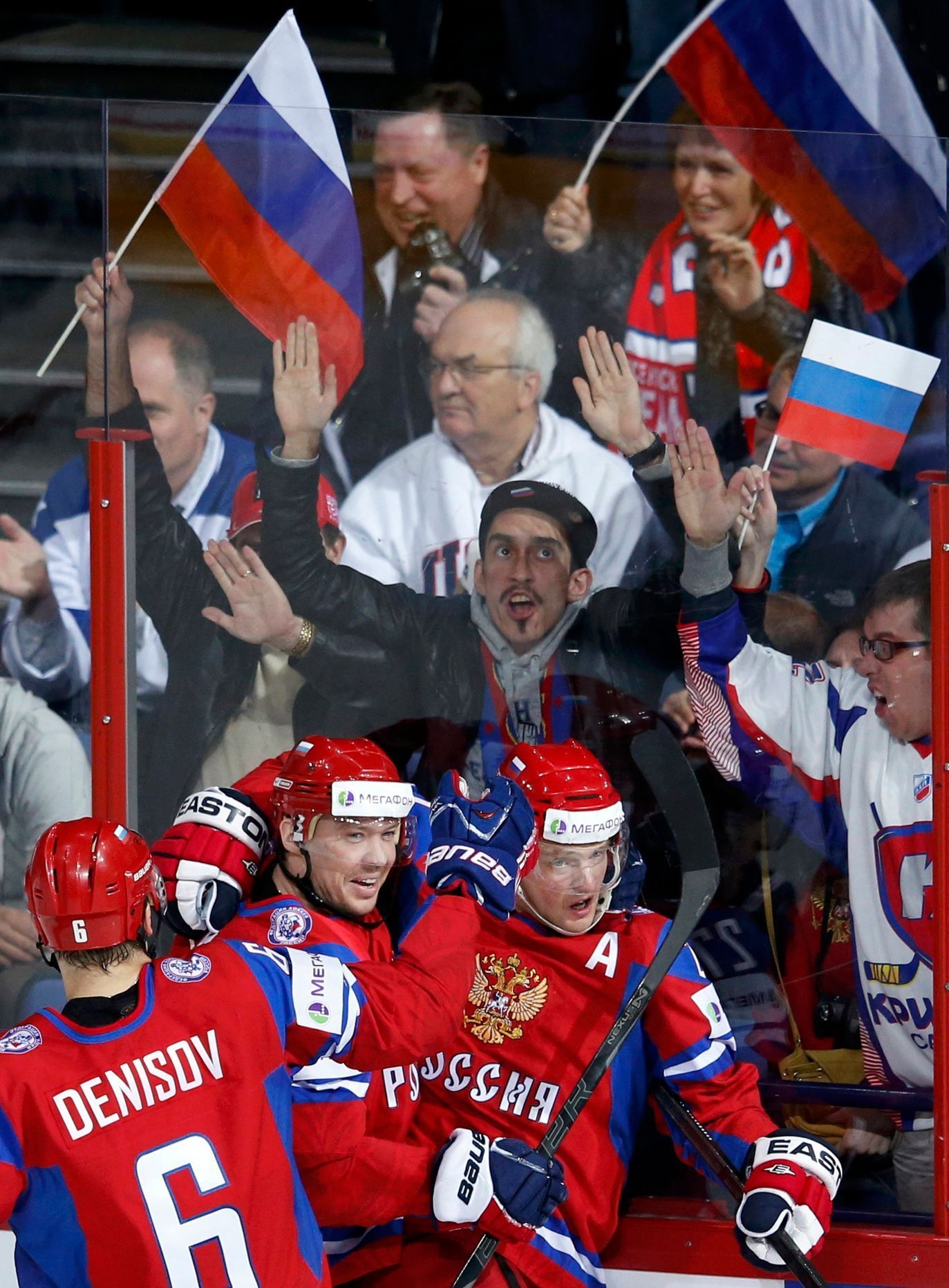 Rusové slaví gól na MS 2013