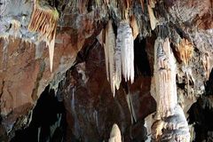 Známé jeskyně zaplavila voda a nepustí tam turisty