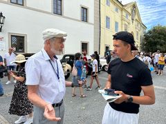 Nebudu vás volit, Turek se za rychlost omluvil se zpožděním a z donucení, navíc za ni nedostal pokutu, vyčítal senior mladíkovi od Motoristů, který se mu snažil oponovat.