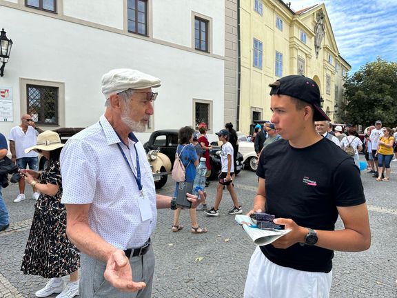 Nebudu vás volit, Turek se za rychlost omluvil se zpožděním a z donucení, navíc za ni nedostal pokutu, vyčítal senior mladíkovi od Motoristů, který se mu snažil oponovat.