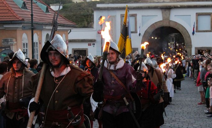 Slavnostní průvod vojsk Prahou letos 18. září zahájil vzpomínkové akce ke 400. výročí bitvy na Bílé hoře (8. listopadu 1620), kterou začala v Evropě třicetiletá válka.