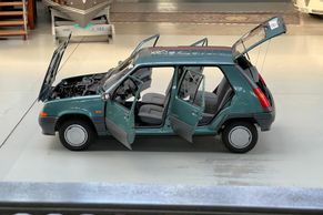 Stál v garáži u jezera Como. Renault 5 z roku 1989 nikdy nejezdil, teď je na prodej