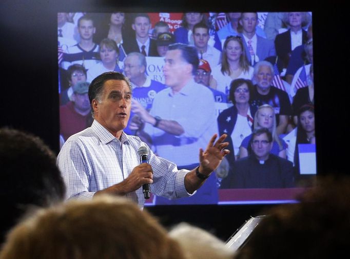 Republican presidential candidate and former Massachusetts Governor Mitt Romney speaks at a campaign rally in Toledo, Ohio September 26, 2012. REUTERS/Brian Snyder (UNITED STATES - Tags: POLITICS ELECTIONS USA PRESIDENTIAL ELECTION) Published: Zář. 26, 2012, 10:32 odp.