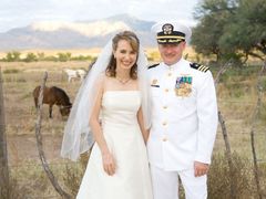 Svatební fotografie Giffordsové a jejího muže, astronauta Kellyho.