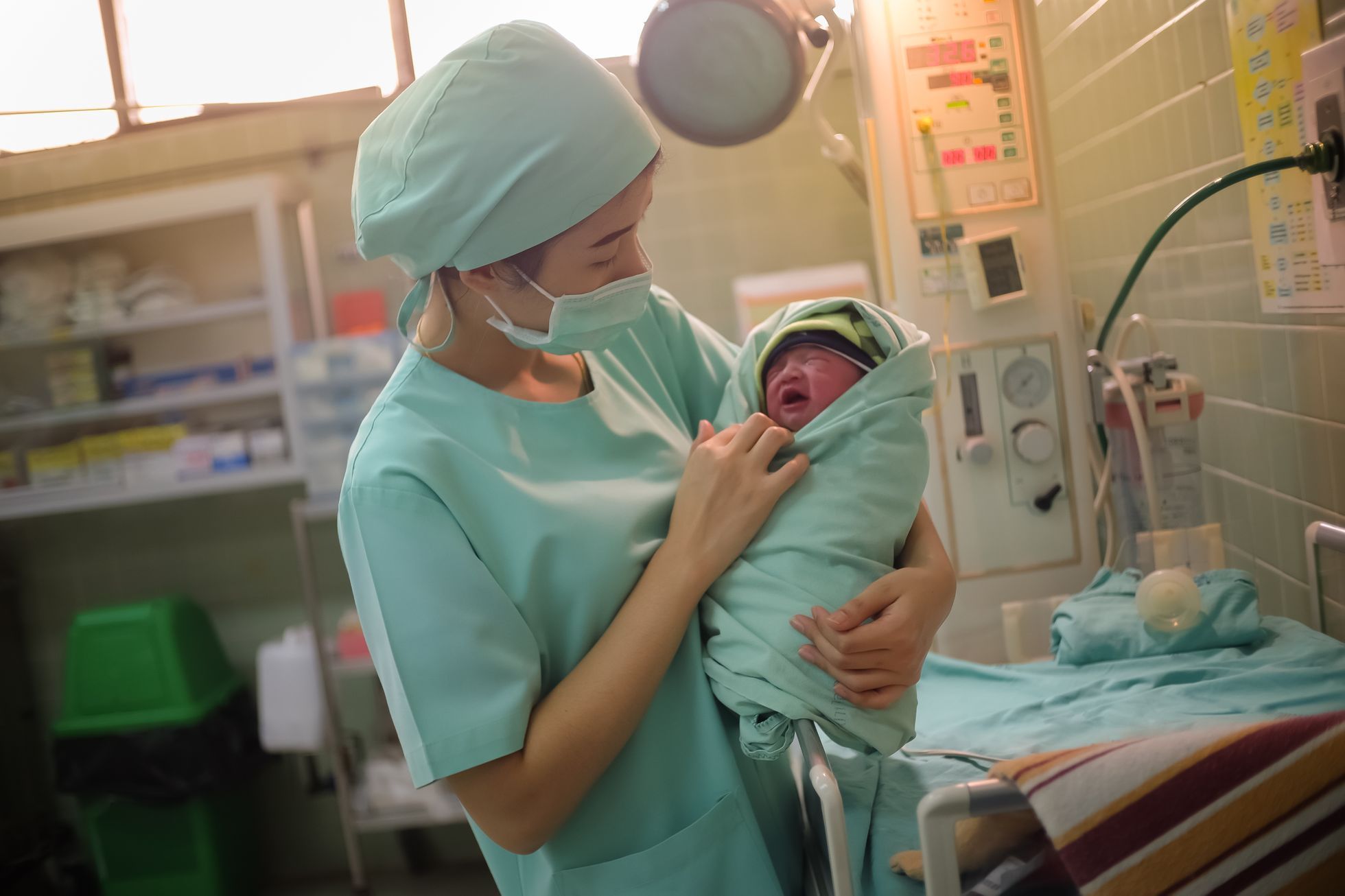 Porod - novorozenec - Asie - porodnice