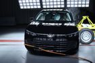 Volkswagen Passat a Škoda Superb získaly v Euro NCAP nejvyšší hodnocení v  kategorii velkých rodinných aut.