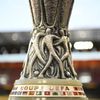 Trofej pro vítěze Evropské ligy vystavená před finále Sevilla - Inter Milán