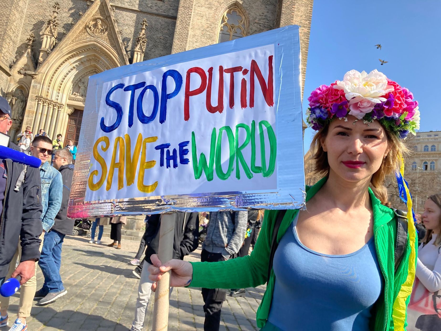 Praha, Náměstí míru, Rusové v česku protestují proti okupaci Ukrajiny