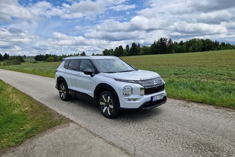 Mitsubishi Outlander PHEV test