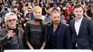 Zleva George Miller, Charlize Theron, Tom Hardy a Nicholas Hoult