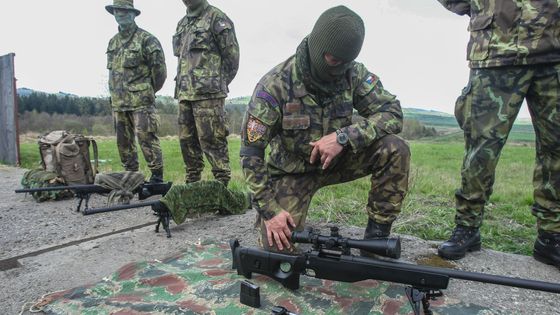 FOTO Jak odstřelovači Hradní stráže cvičí svou bojeschopnost