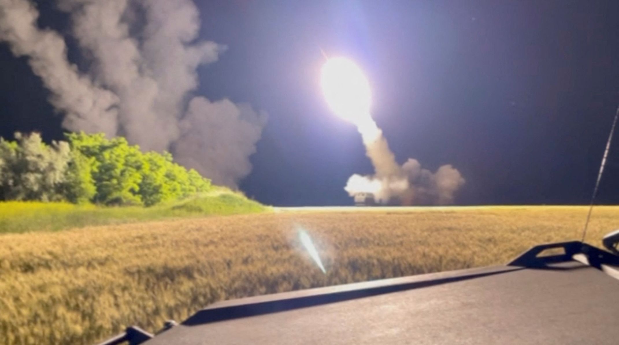 Americký raketomet HIMARS v akci na Ukrajině.