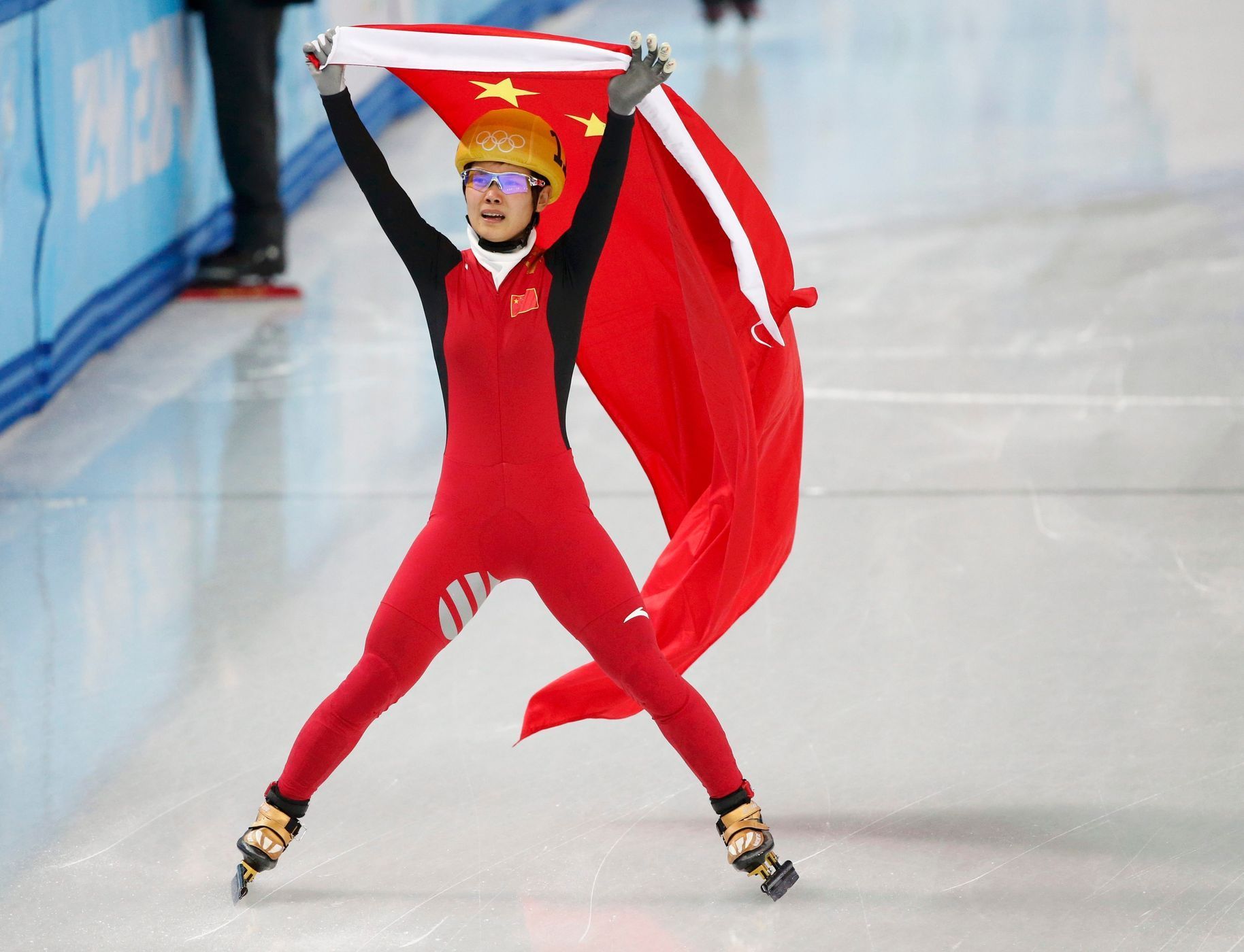 Li Ťien-žou slaví vítězství na olympijské pětistovce