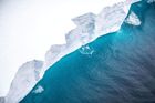 Mise "Obří ledovec". Na plující kru, která ohrožuje britský ostrov, míří přední vědci