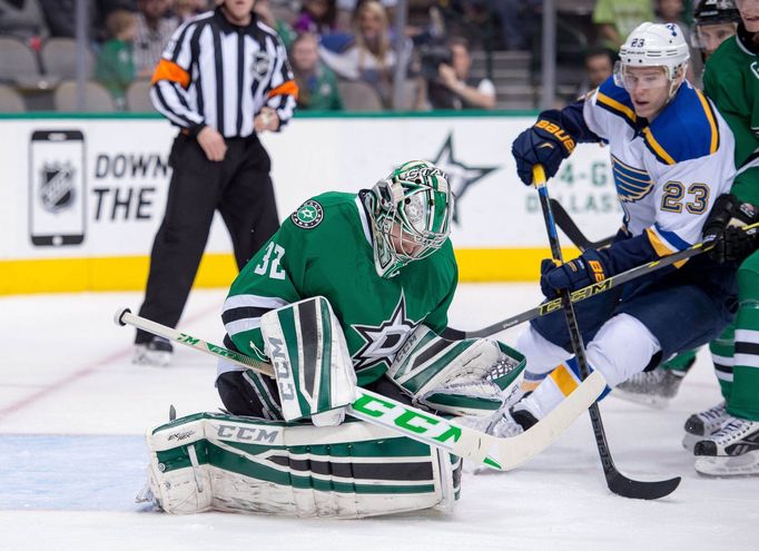 NHL: St. Louis - Dallas:  Dmitrij Jaškin (23) - Kari Lehtonen (32)